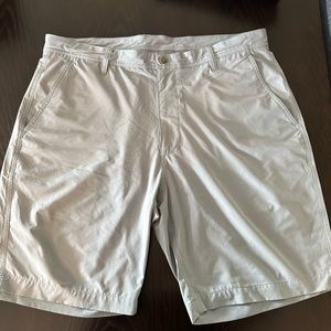 Men’s golf shorts